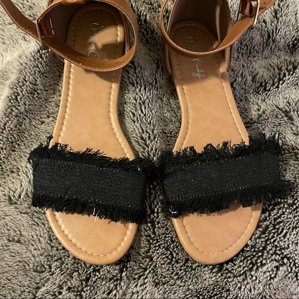 New Women’s Sandals - Picture 3 of 9